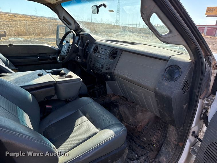 image for item ES5764 2015 Ford F350 Super Duty Crew Cab utility bed pickup truck