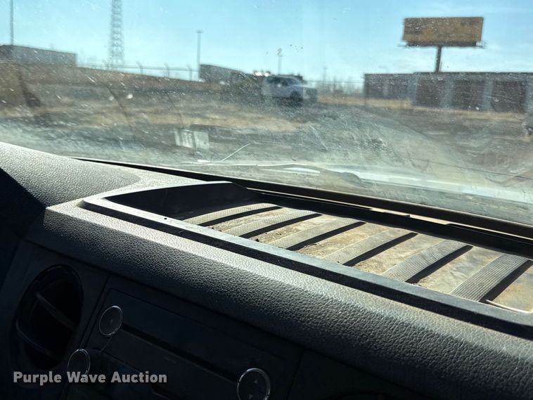 image for item ES5764 2015 Ford F350 Super Duty Crew Cab utility bed pickup truck