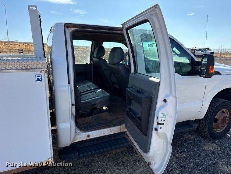 image for item ES5764 2015 Ford F350 Super Duty Crew Cab utility bed pickup truck