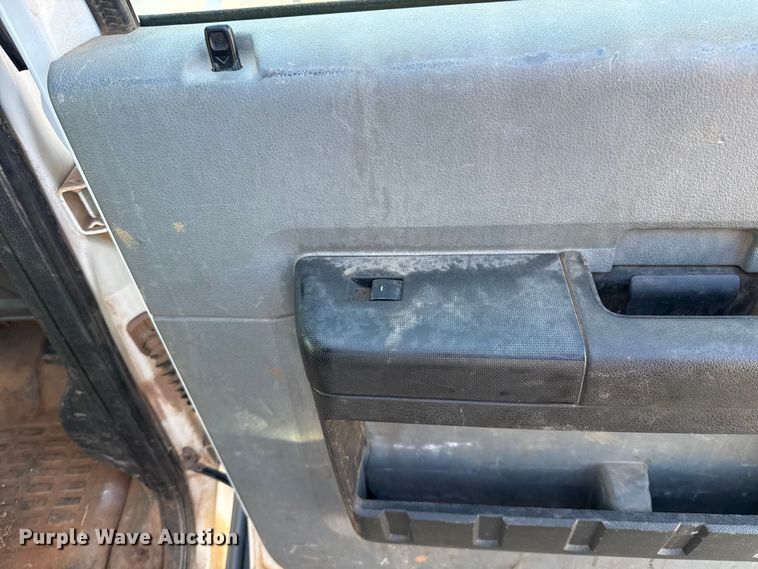 image for item ES5764 2015 Ford F350 Super Duty Crew Cab utility bed pickup truck