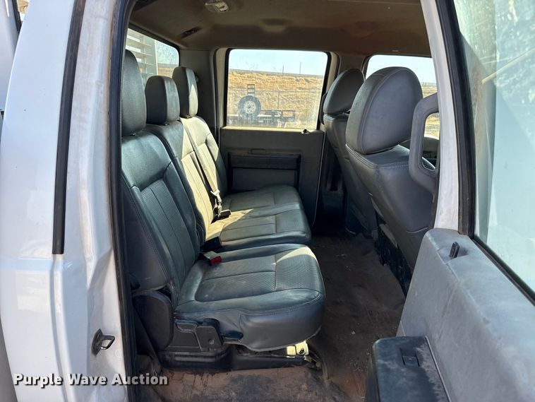 image for item ES5764 2015 Ford F350 Super Duty Crew Cab utility bed pickup truck