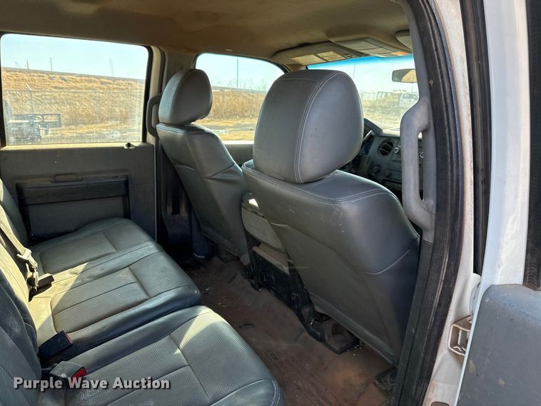 image for item ES5764 2015 Ford F350 Super Duty Crew Cab utility bed pickup truck