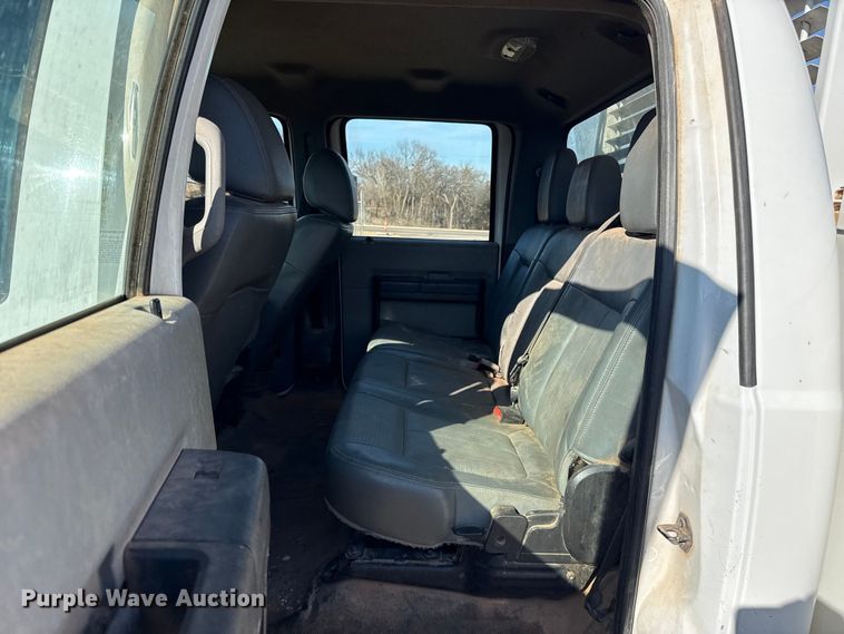 image for item ES5764 2015 Ford F350 Super Duty Crew Cab utility bed pickup truck