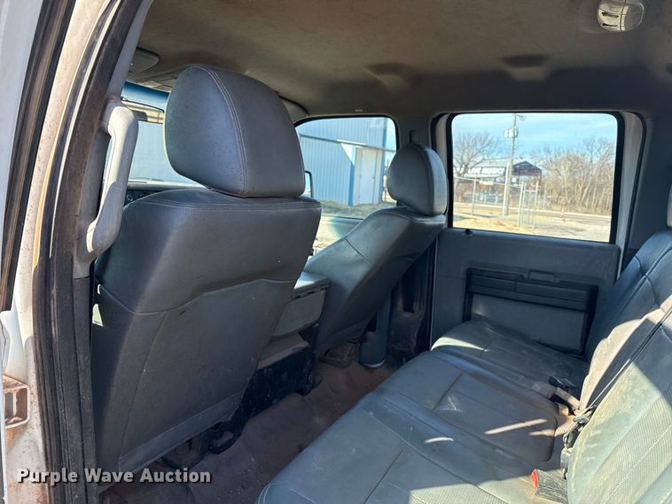 image for item ES5764 2015 Ford F350 Super Duty Crew Cab utility bed pickup truck