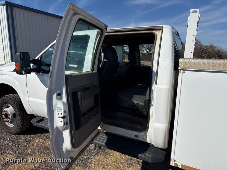 image for item ES5764 2015 Ford F350 Super Duty Crew Cab utility bed pickup truck