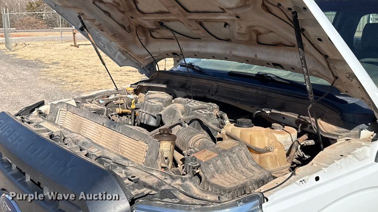 image for item ES5764 2015 Ford F350 Super Duty Crew Cab utility bed pickup truck