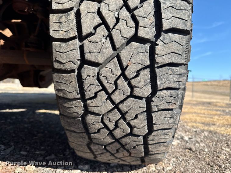 image for item ES5764 2015 Ford F350 Super Duty Crew Cab utility bed pickup truck