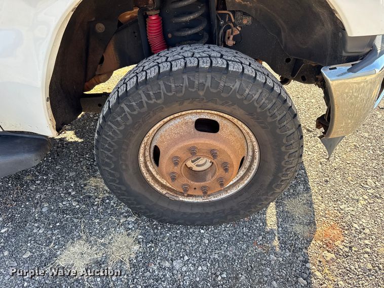 image for item ES5764 2015 Ford F350 Super Duty Crew Cab utility bed pickup truck