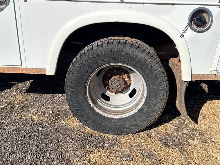 image for item ES5764 2015 Ford F350 Super Duty Crew Cab utility bed pickup truck