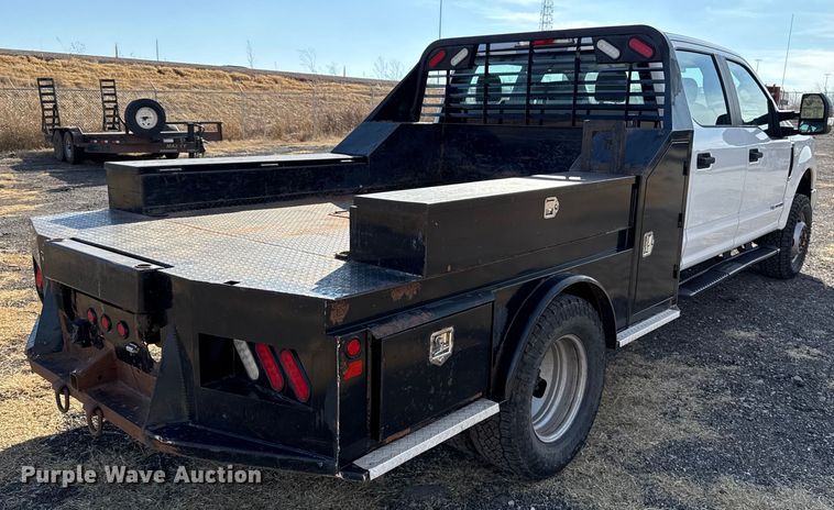 image for item ES5766 2017 Ford F350 Super Duty Crew Cab bale bed pickup truck