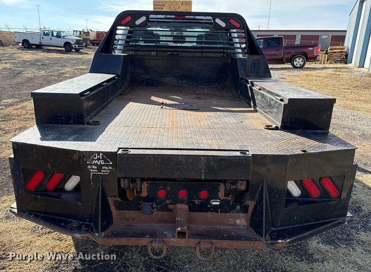 image for item ES5766 2017 Ford F350 Super Duty Crew Cab bale bed pickup truck