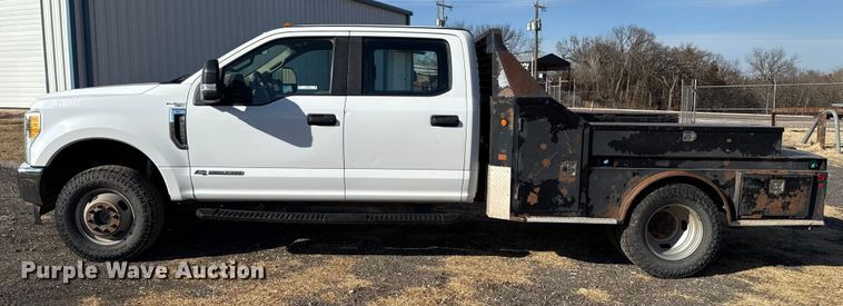 image for item ES5766 2017 Ford F350 Super Duty Crew Cab bale bed pickup truck