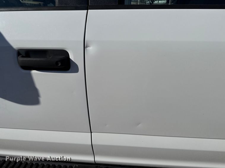 image for item ES5766 2017 Ford F350 Super Duty Crew Cab bale bed pickup truck