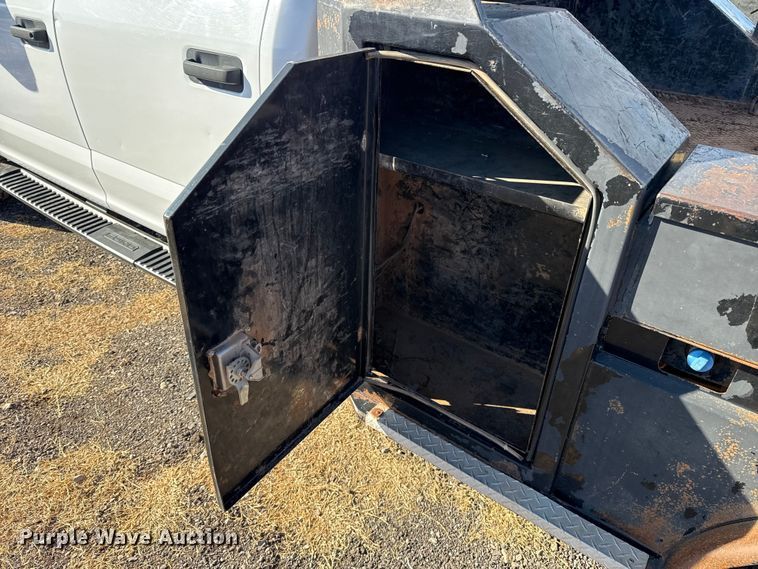 image for item ES5766 2017 Ford F350 Super Duty Crew Cab bale bed pickup truck