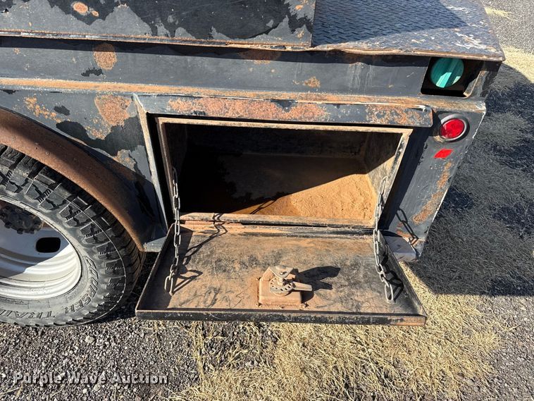 image for item ES5766 2017 Ford F350 Super Duty Crew Cab bale bed pickup truck