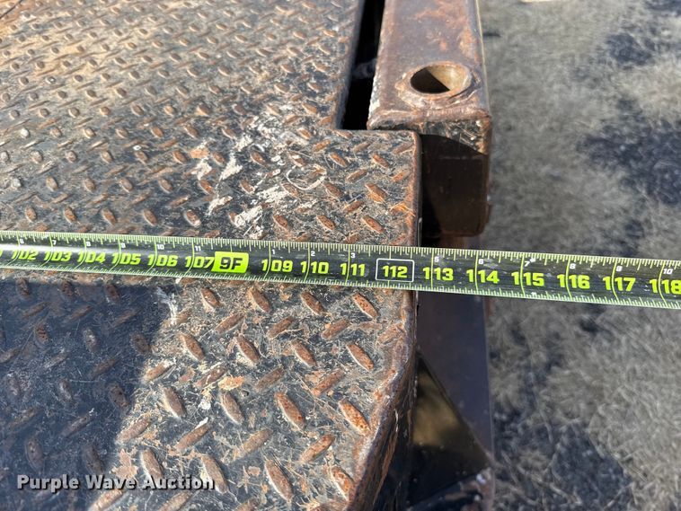 image for item ES5766 2017 Ford F350 Super Duty Crew Cab bale bed pickup truck