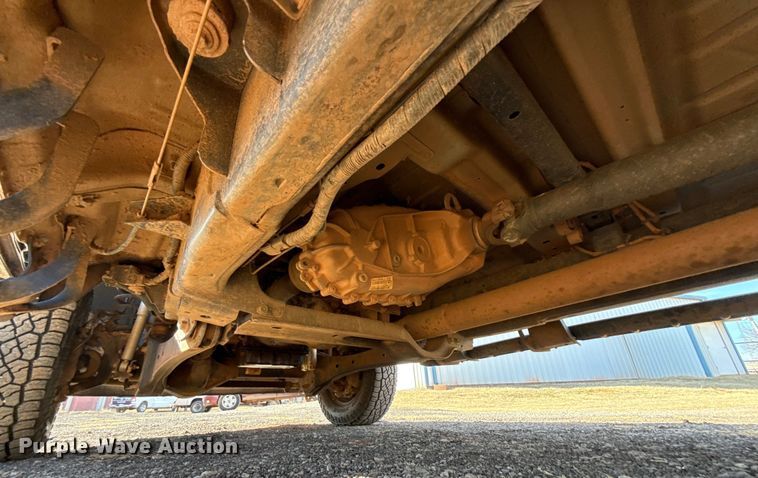 image for item ES5766 2017 Ford F350 Super Duty Crew Cab bale bed pickup truck