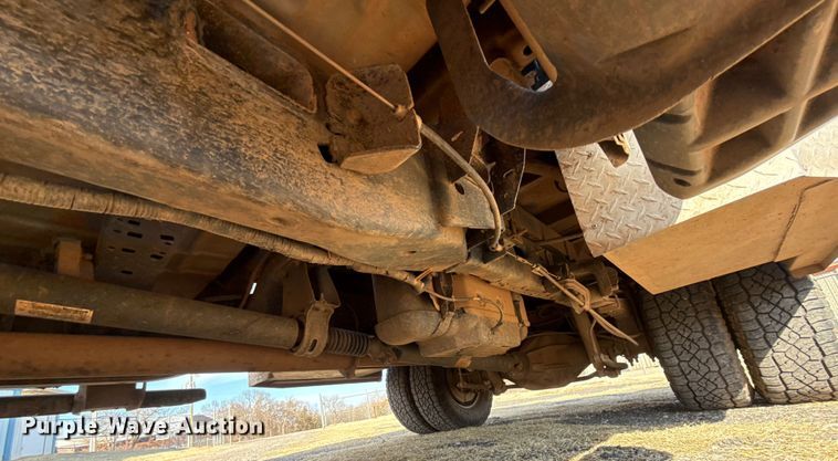 image for item ES5766 2017 Ford F350 Super Duty Crew Cab bale bed pickup truck