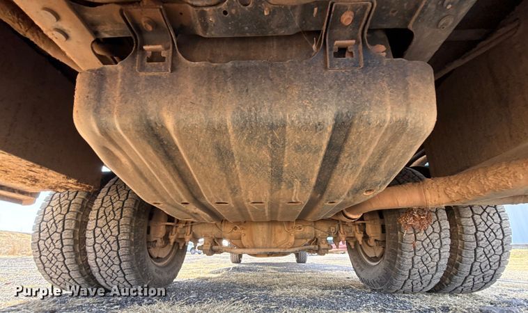 image for item ES5766 2017 Ford F350 Super Duty Crew Cab bale bed pickup truck