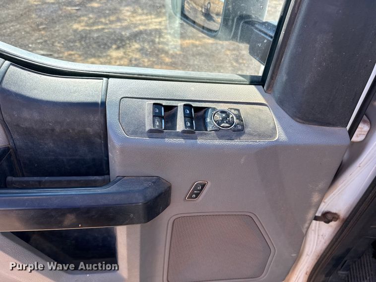 image for item ES5766 2017 Ford F350 Super Duty Crew Cab bale bed pickup truck