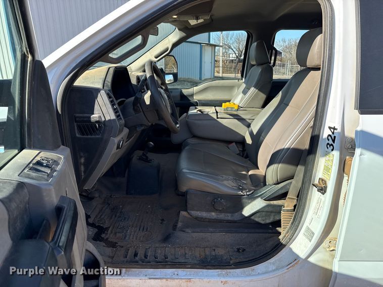 image for item ES5766 2017 Ford F350 Super Duty Crew Cab bale bed pickup truck