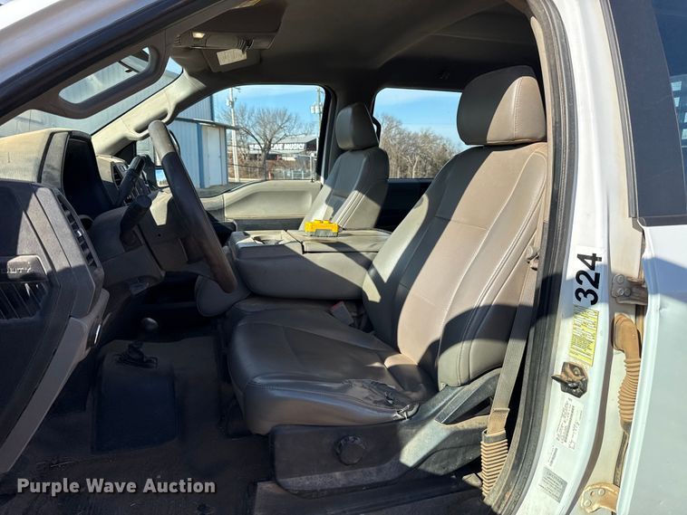 image for item ES5766 2017 Ford F350 Super Duty Crew Cab bale bed pickup truck