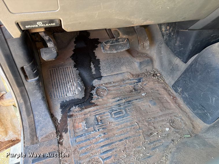 image for item ES5766 2017 Ford F350 Super Duty Crew Cab bale bed pickup truck