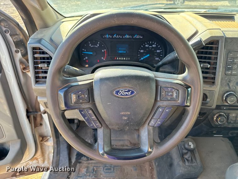 image for item ES5766 2017 Ford F350 Super Duty Crew Cab bale bed pickup truck