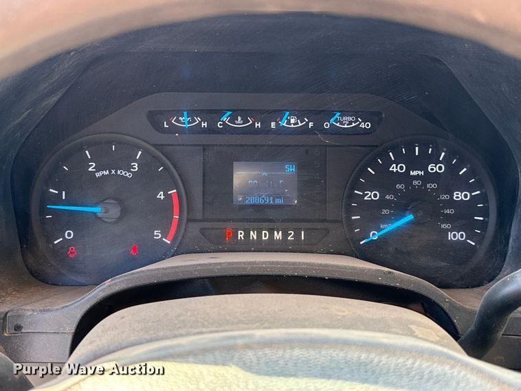 image for item ES5766 2017 Ford F350 Super Duty Crew Cab bale bed pickup truck