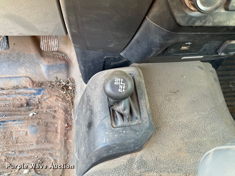 image for item ES5766 2017 Ford F350 Super Duty Crew Cab bale bed pickup truck