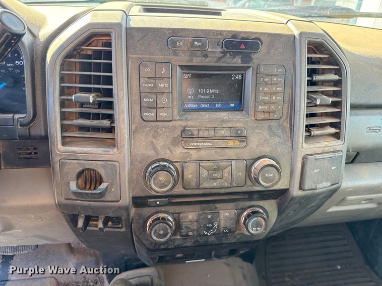 image for item ES5766 2017 Ford F350 Super Duty Crew Cab bale bed pickup truck