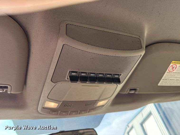 image for item ES5766 2017 Ford F350 Super Duty Crew Cab bale bed pickup truck