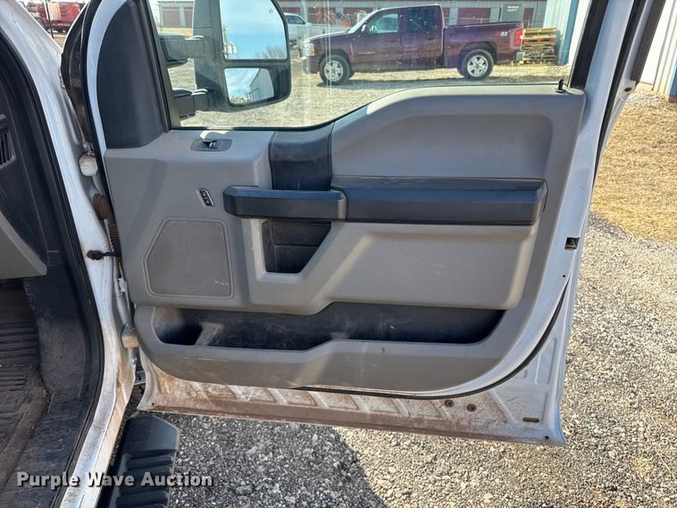 image for item ES5766 2017 Ford F350 Super Duty Crew Cab bale bed pickup truck