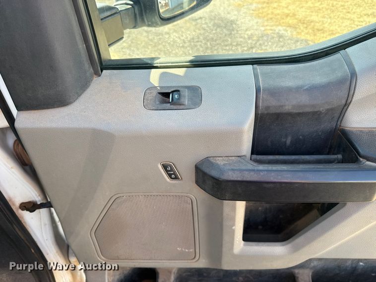 image for item ES5766 2017 Ford F350 Super Duty Crew Cab bale bed pickup truck