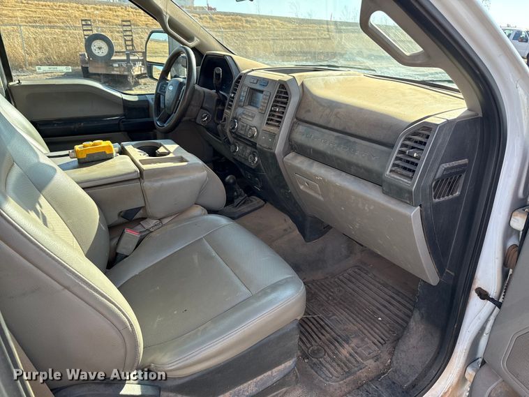 image for item ES5766 2017 Ford F350 Super Duty Crew Cab bale bed pickup truck