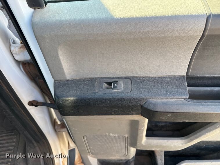 image for item ES5766 2017 Ford F350 Super Duty Crew Cab bale bed pickup truck