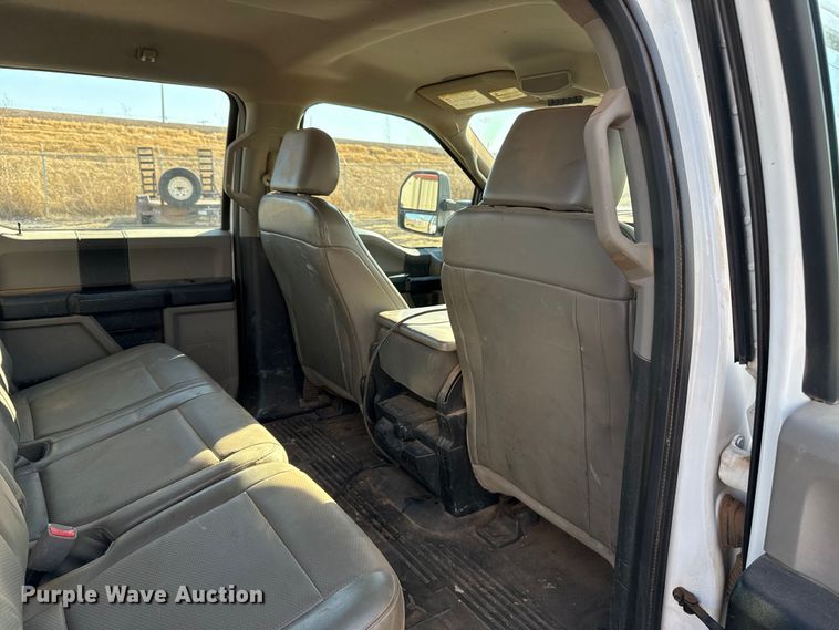 image for item ES5766 2017 Ford F350 Super Duty Crew Cab bale bed pickup truck