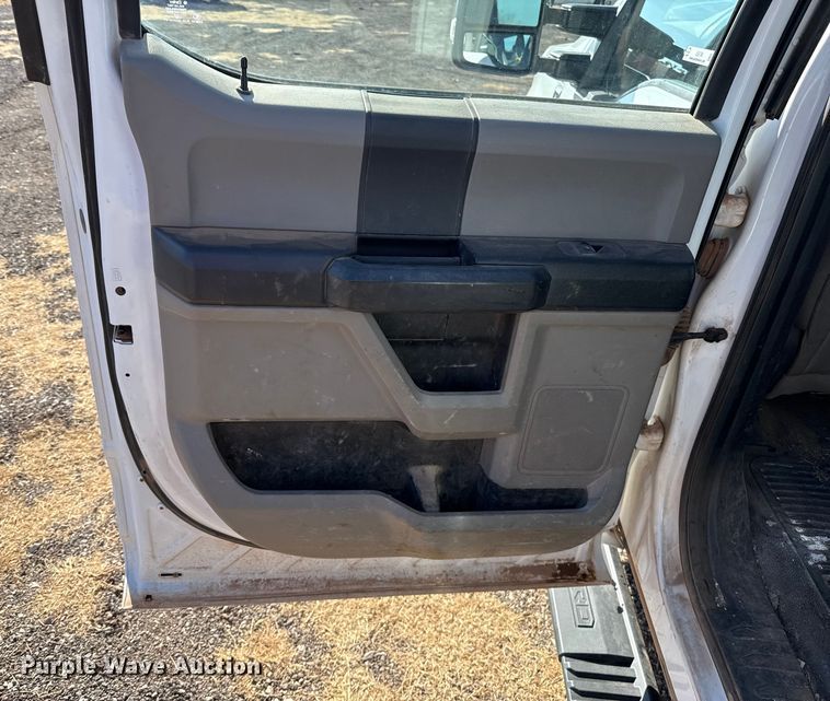 image for item ES5766 2017 Ford F350 Super Duty Crew Cab bale bed pickup truck