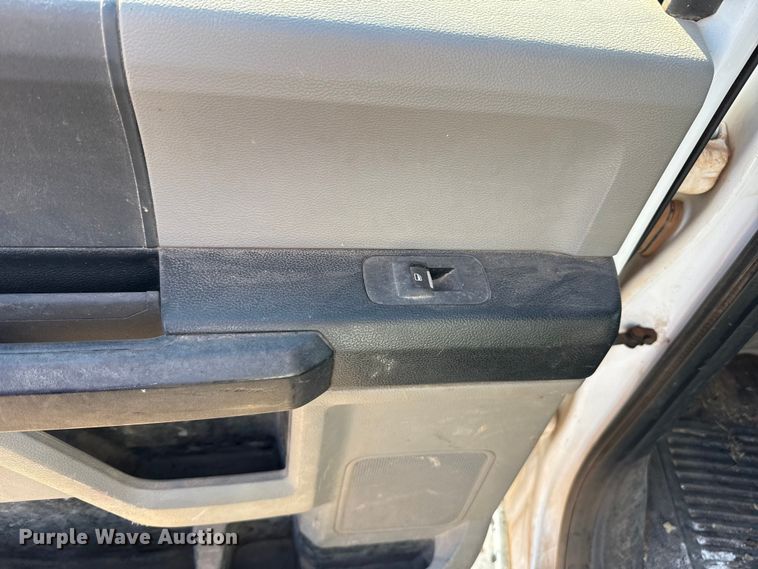 image for item ES5766 2017 Ford F350 Super Duty Crew Cab bale bed pickup truck