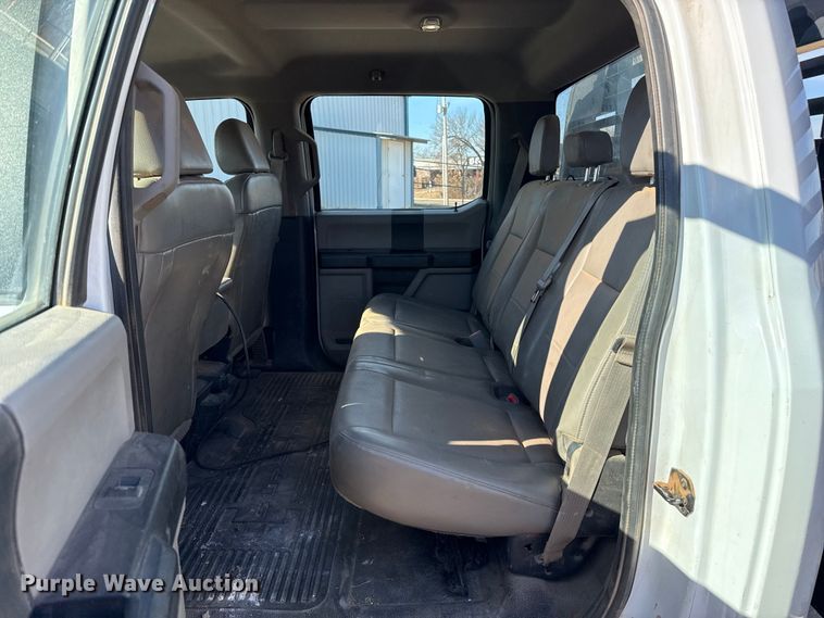 image for item ES5766 2017 Ford F350 Super Duty Crew Cab bale bed pickup truck