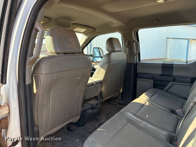 image for item ES5766 2017 Ford F350 Super Duty Crew Cab bale bed pickup truck