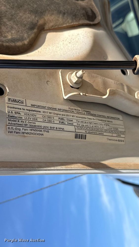 image for item ES5766 2017 Ford F350 Super Duty Crew Cab bale bed pickup truck