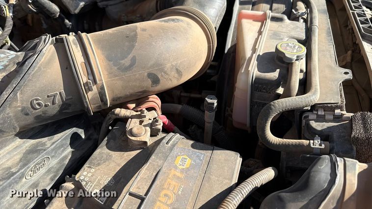 image for item ES5766 2017 Ford F350 Super Duty Crew Cab bale bed pickup truck