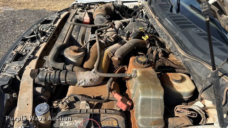 image for item ES5766 2017 Ford F350 Super Duty Crew Cab bale bed pickup truck