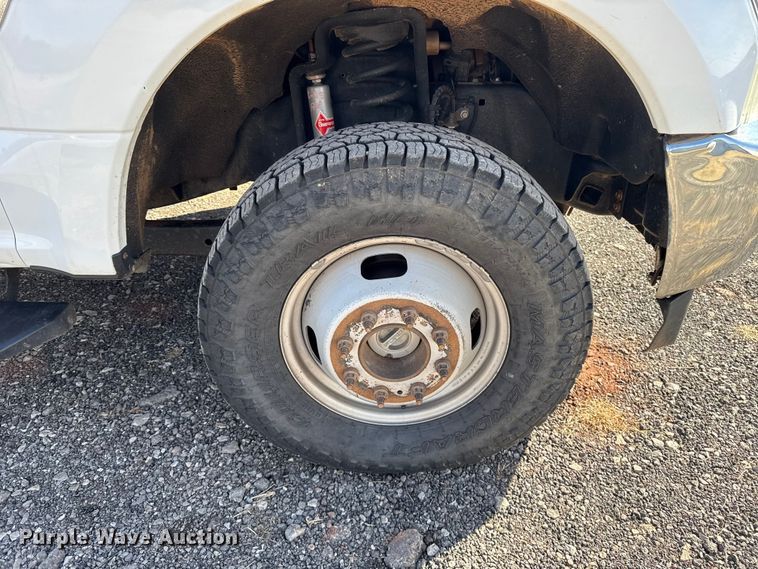 image for item ES5766 2017 Ford F350 Super Duty Crew Cab bale bed pickup truck