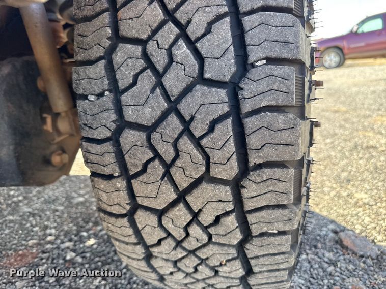 image for item ES5766 2017 Ford F350 Super Duty Crew Cab bale bed pickup truck