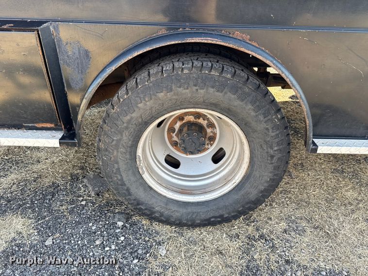 image for item ES5766 2017 Ford F350 Super Duty Crew Cab bale bed pickup truck