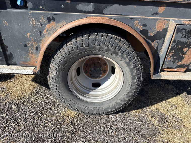 image for item ES5766 2017 Ford F350 Super Duty Crew Cab bale bed pickup truck