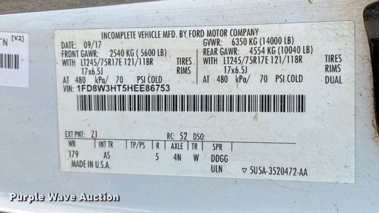 image for item ES5766 2017 Ford F350 Super Duty Crew Cab bale bed pickup truck