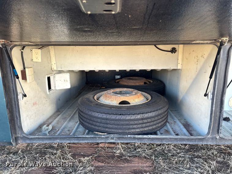 image for item ES5770 1999 Monaco Diplomat RV